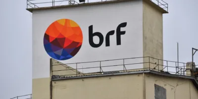 BRF (BRFS3) reduz prejuízo em 50,7% no 3T22, para R$ 137 milhões
