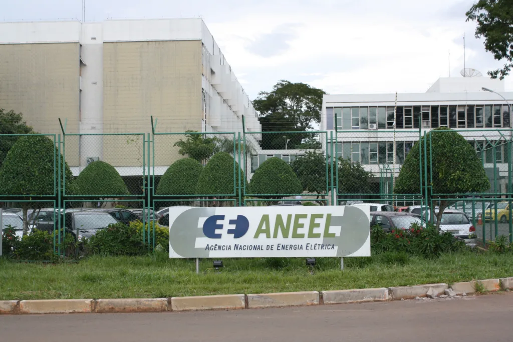 Aneel avalia acordo para que não haja cobrança de contas de luz durante a pandemia do coronavírus. Clique aqui para saber mais.