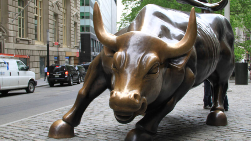 O touro de Wall Street faz 30 anos: descubra a história do símbolo do bull market