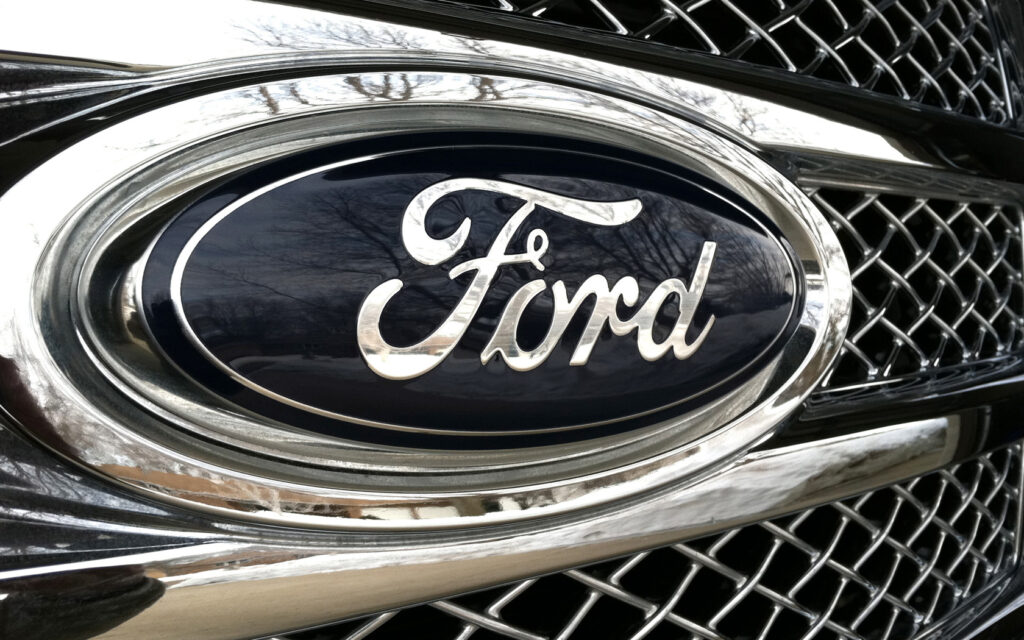 Ford paralisa fábrica em Chicago dois dias após reabertura