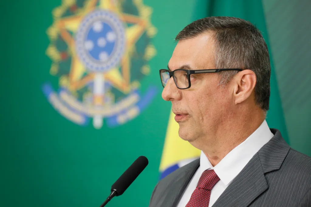 Seria 'inapropriado' Bolsonaro ligar neste momento para Trump