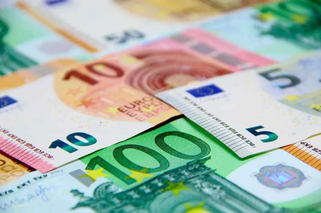 PIB da zona do euro cai 12,1% no 2T20, maior queda da história