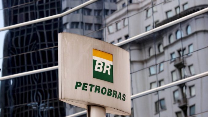 Petrobras (PETR4) inicia descomissionamento de plataforma da Bacia de Campos