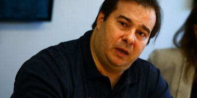 Rodrigo Maia defende reformas administrativa e tributária