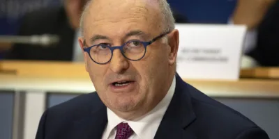 Acordo na guerra comercial será avaliado pela União Europeia, diz comissário