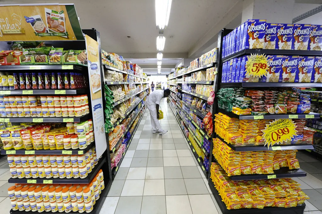 Vendas no varejo recuam 0,1% em novembro, aponta IBGE