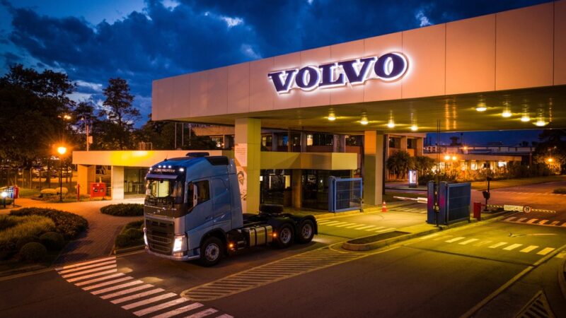Volvo suspende produção de caminhões por  agravamento da pandemia