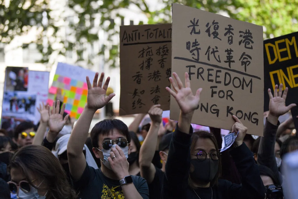Coronavírus: para estimular a economia, Hong Kong distribuirá dinheiro
