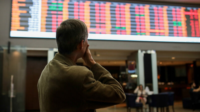 Ibovespa abre em forte queda e atinge a marca de 97.901,24 pontos