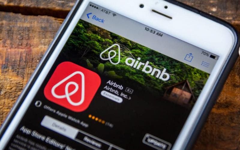A plataforma de compartilhamento de imóveis Airbnb está enfrentando dificuldades por causa da pandemia do novo coronavírus (covid-19)