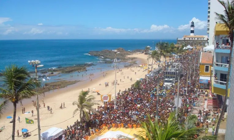 Carnaval: como investir o valor de uma passagem de ida e volta para Salvador?