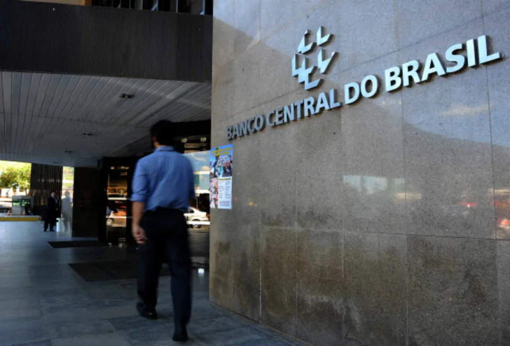De acordo com o Banco Central (BC), 677 instituições financeiras e de pagamentos já estão aptas a operar no Pix.