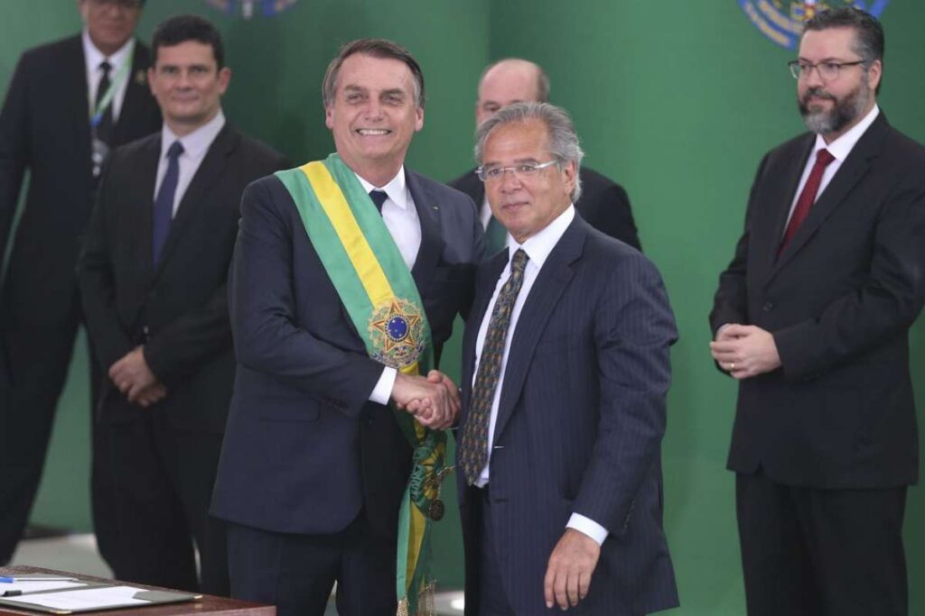 Paulo Guedes continuará conosco até o último dia, diz Bolsonaro