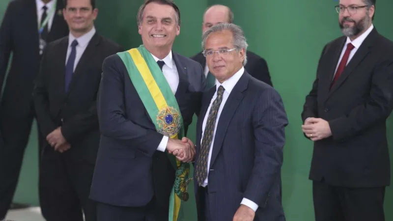Paulo Guedes continuará conosco até o último dia, diz Bolsonaro
