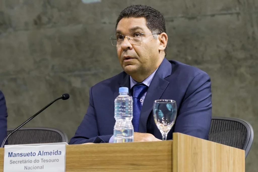 Não há risco de calote do Tesouro Nacional, diz Mansueto