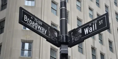 Por que Wall Street chegou na máxima ignorando o caos político nos EUA