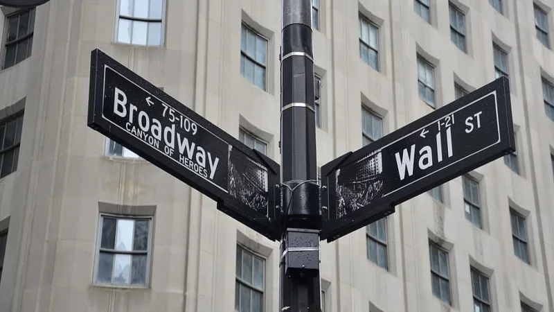 Por que Wall Street chegou na máxima ignorando o caos político nos EUA