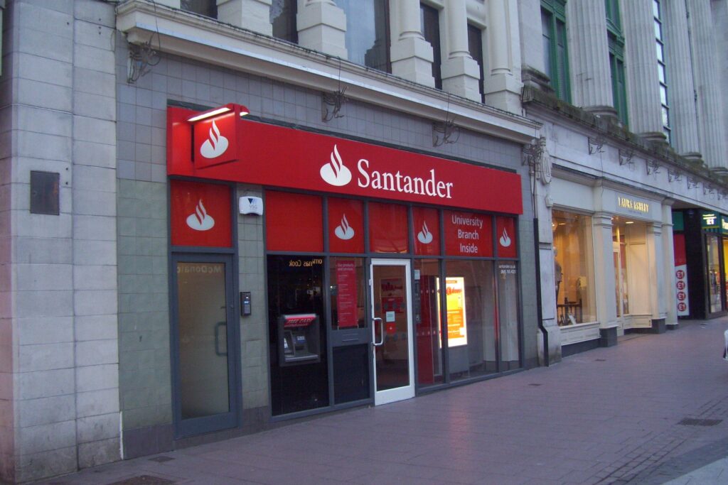Santander (SANB11) realiza movimento de integração entre fintechs