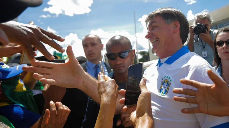 Bolsonaro informa que seu segundo teste do coronavírus deu negativo