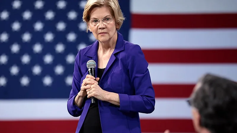 EUA: Elizabeth Warren deixa corrida por candidatura presidencial