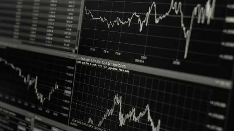 Índices futuros de NY operam em queda nesta sexta-feira
