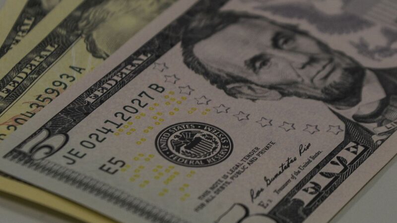 Dólar encerra o pregão em alta de 1,21%, a R$ 5,388 na venda