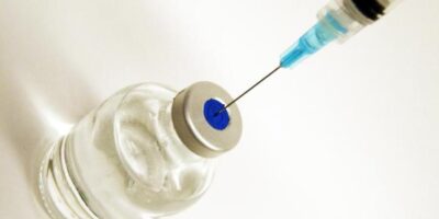 Saúde diz que interrupção de testes de vacina não altera acordo do Brasil