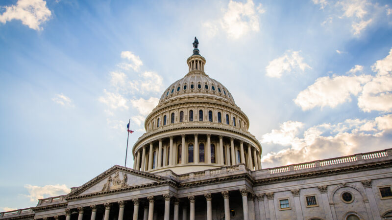 Congresso dos EUA continua negociando a extensão do coronavoucher