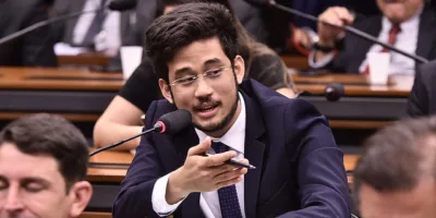 Coronavírus: Projeto de lei quer reduzir salários de deputados em 50%