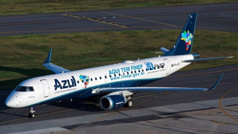 Azul (AZUL4) anuncia aumento de voos para 303 decolagens diárias em agosto