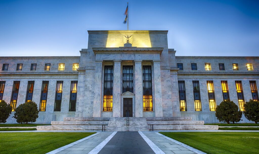 Juros nos EUA podem ter de subir além de 4%, afirma dirigente do Fed