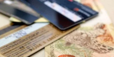 Proporção endividados cai em janeiro para 76,1%, aponta CNC
