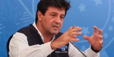 Mandetta permanece como ministro da Saúde