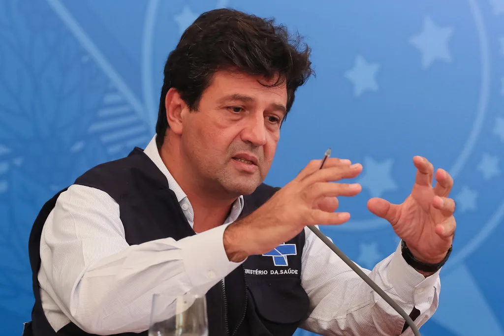 Mandetta permanece como ministro da Saúde