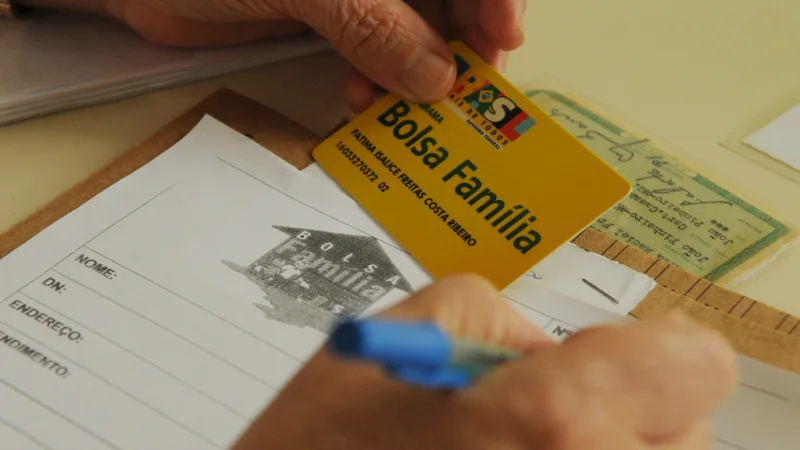 Bolsa Família: governo vai verificar espaço no orçamento para pagar 13°