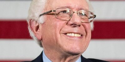 Bernie Sanders desiste de candidatura à presidência nos EUA