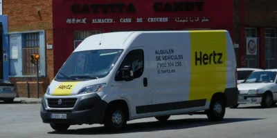 Hertz interrompe plano de venda de ações até revisão da SEC