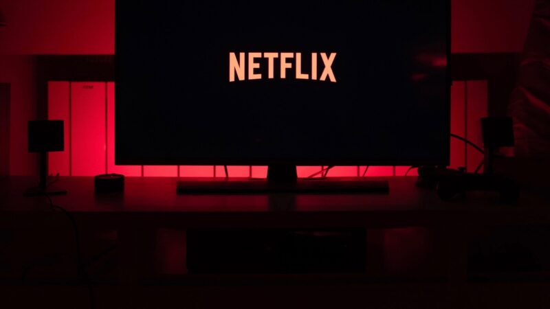 Ações da Netflix (NFLX34) perdem todos os ganhos que tiveram durante pandemia