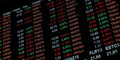 Ibovespa abre em queda de 0,7%; aumento do desemprego no radar