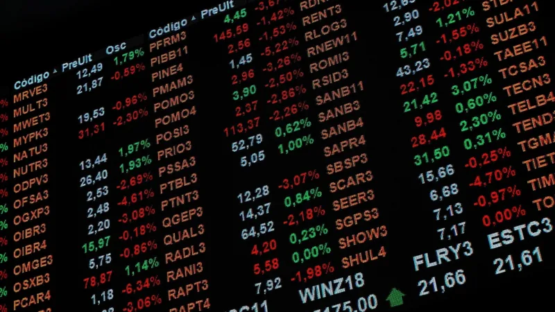 Ibovespa abre em queda de 0,7%; aumento do desemprego no radar