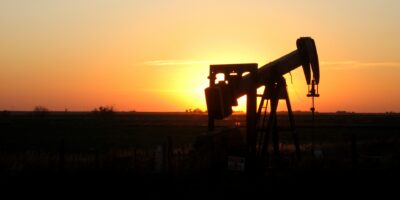 Petróleo atinge maior valor em dez anos após uma semana de guerra e decisão da Opep