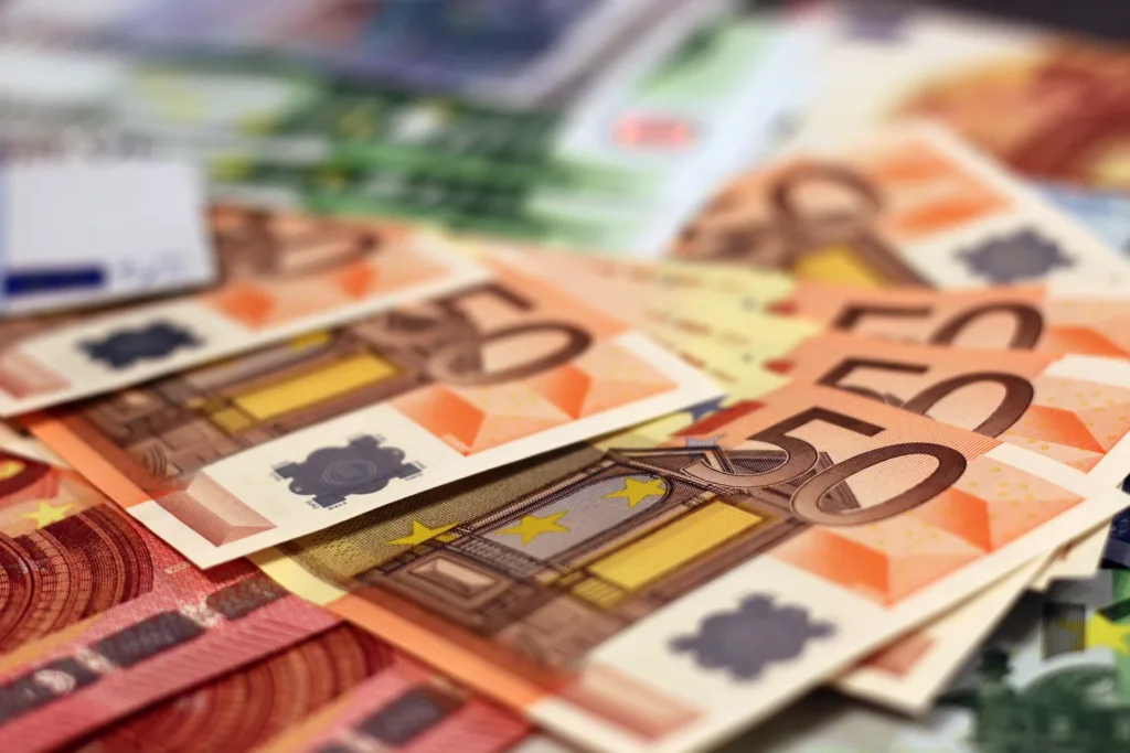 O PIB da zona do euro avançou 12,7% no terceiro trimestre, em comparação com os três meses anteriores.