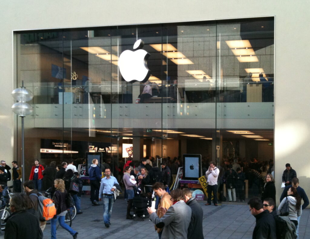 Apple começa a reabrir lojas nos EUA na próxima semana