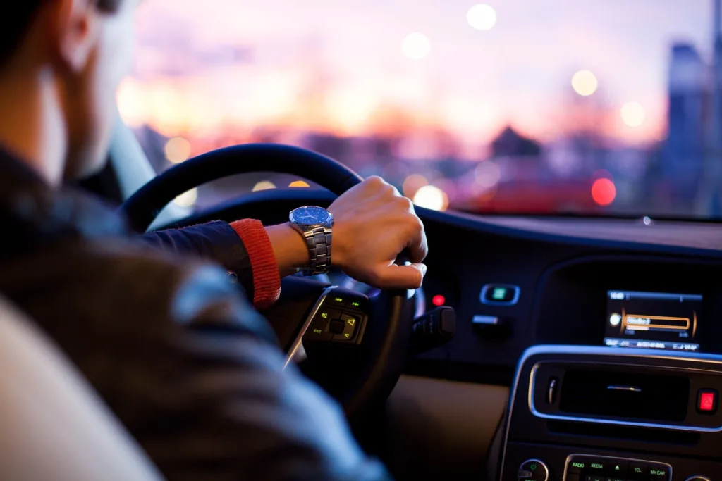 De acordo com o Tribunal Superior do Trabalho, Uber e motoristas não possuem nenhum vínculo empregatício.