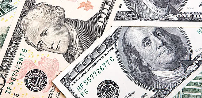 Dólar registra queda de 3,23%, cotado a R,210