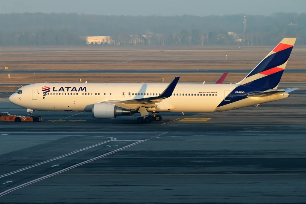 Latam cancela voos por disseminação de vírus.