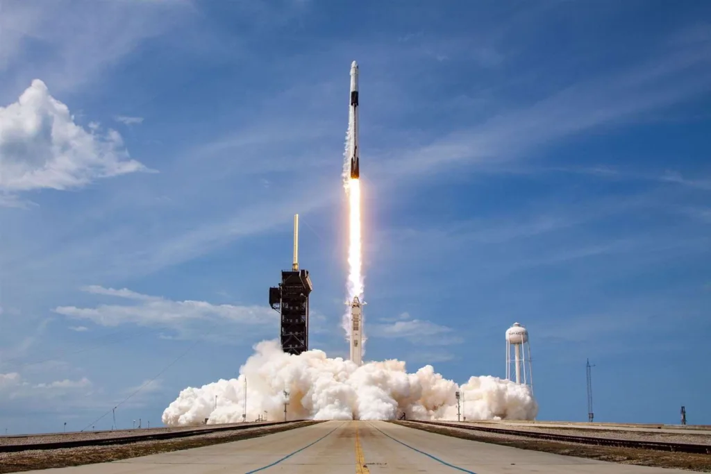 Elon Musk: SpaceX lança 58 satélites de internet banda larga em órbita
