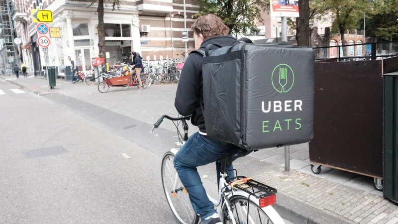 Uber: Justiça determina que empresa ofereça mais proteção aos entregadores