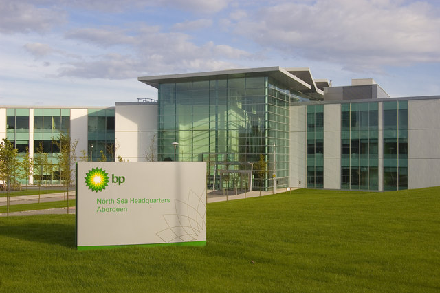 Petroleira BP registra prejuízo de U$ 17,7 bi e corta dividendos