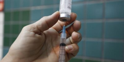 Coronavírus: vacina de Oxford é segura e funciona, indica estudo